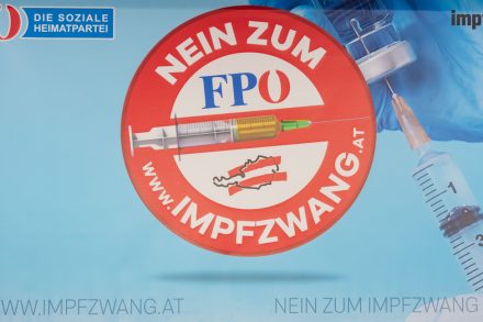 VIENNA, AUSTRIA - JANUARY 17: NO TO COMPULSORY VACCINATION banner at the FPOE Media Center on January 17, 2021 in Vienna, Austria WIEN, OESTERREICH - 17. JAENNER: Banner NEIN ZUM IMPPZWANG im FPOE Medienzentrum am 17. Jaenner 2021 in Wien, Oesterreich