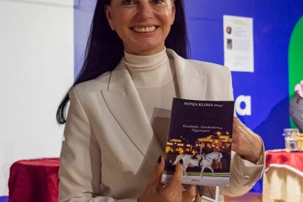 VIENNA, AUSTRIA - DECEMBER 14: Pedagogue, art tradeswoman, former president of the Baden Trotting Club, former managing director of the Austrian Ronald McDonald Children's Aid and managing director of the Spanish Riding School Sonja Klima after the presentation of her book -The Lipizzaners- in the book publishing house edition A at the bookstore Thalia Wien-Mitte - W3 on December 14, 2021 in Vienna, Austria. WIEN, OESTERREICH - 14. DEZEMBER: Paedagogin, Kunsthaendlerin, ehemalige Praesidentin des Badener Trabrennvereines, ehemalige Geschaeftsfuehrerin der oesterreichischen Ronald-McDonald-Kinderhilfe und Geschaeftsfuehrerin der Spanischen Hofreitschule Sonja Klima nach der Praesentation ihres Buches -Die Lipizzaner- im Buchverlag edition A bei der Buchhandlung Thalia Wien Mitte - W3 am 14. Dezember 2021 in Wien, Oesterreich.