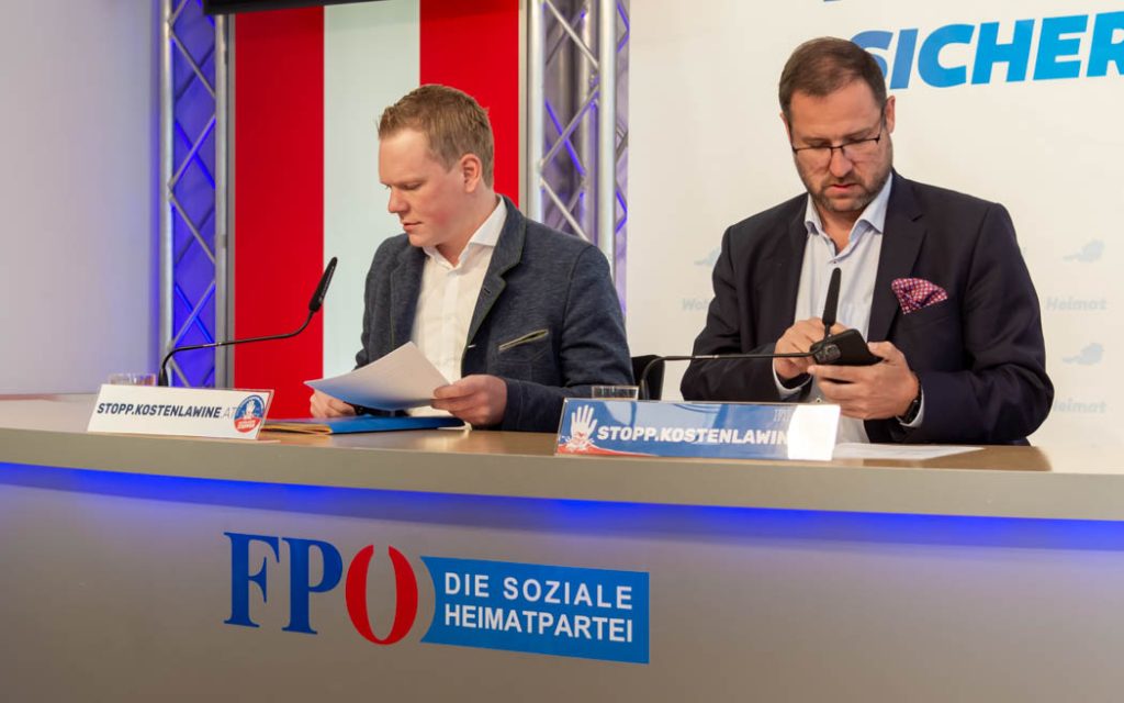 WIEN, ÖSTERREICH - 31. MAI: Landesparteiobmann, Klubobmann und Abgeordneter zum Vorarlberger Landtag Christof Bitschi während der Pressekonferenz -Neues aus dem USA-, ÖVP-Korruptions-Untersuchungsausschuss mit dem Schwerpunkt Vorarlberg im FPÖ Medienzentrum am 31. Mai in Wien, Österreich.