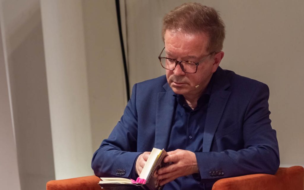 WIEN, ÖSTERREICH - 03. MAI: Ehemaliger Bundesminister für Soziales, Gesundheit, Pflege und Konsumentenschutz und Buchautor Rudolf -Rudi- Anschober bei der Erstpräsentation seines Buches -Pandemia- im Zsolnay Verlag in der Wiener Hauptbücherei am 03. Mai 2022 in Wien, Österreich.