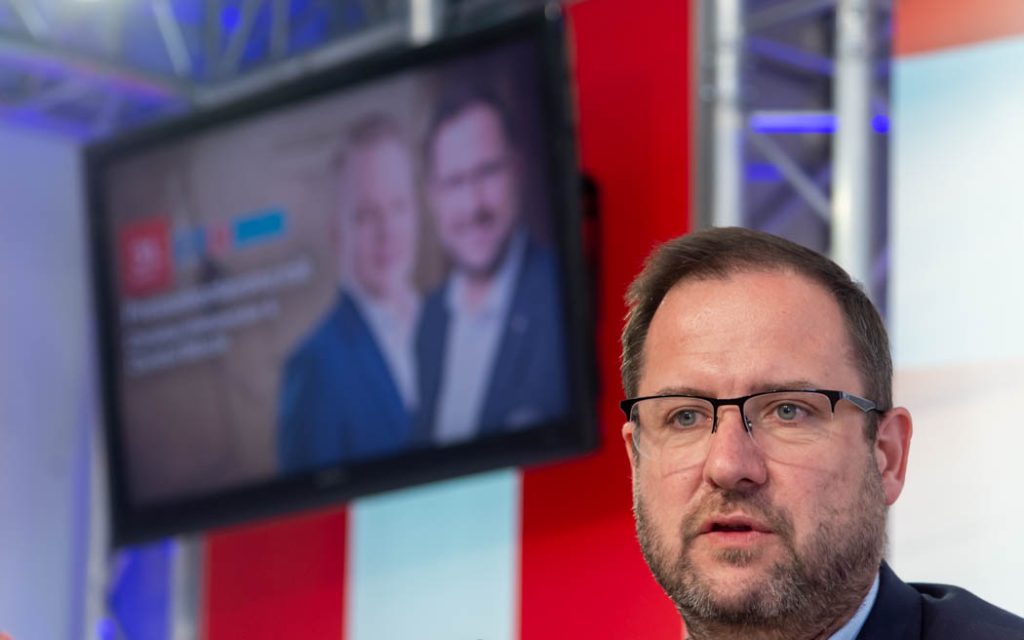WIEN, ÖSTERREICH - 31. MAI: Landesparteiobmann, Klubobmann und Abgeordneter zum Vorarlberger Landtag Christof Bitschi während der Pressekonferenz -Neues aus dem USA-, ÖVP-Korruptions-Untersuchungsausschuss mit dem Schwerpunkt Vorarlberg im FPÖ Medienzentrum am 31. Mai in Wien, Österreich.