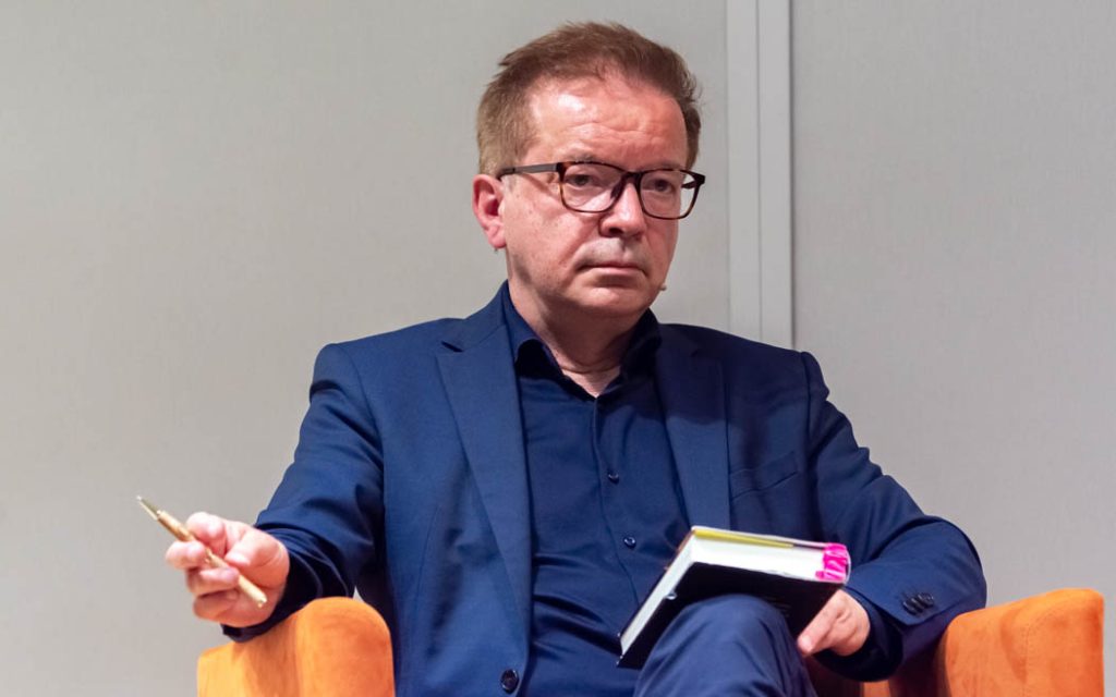 WIEN, ÖSTERREICH - 03. MAI: Ehemaliger Bundesminister für Soziales, Gesundheit, Pflege und Konsumentenschutz und Buchautor Rudolf -Rudi- Anschober bei der Erstpräsentation seines Buches -Pandemia- im Zsolnay Verlag in der Wiener Hauptbücherei am 03. Mai 2022 in Wien, Österreich.