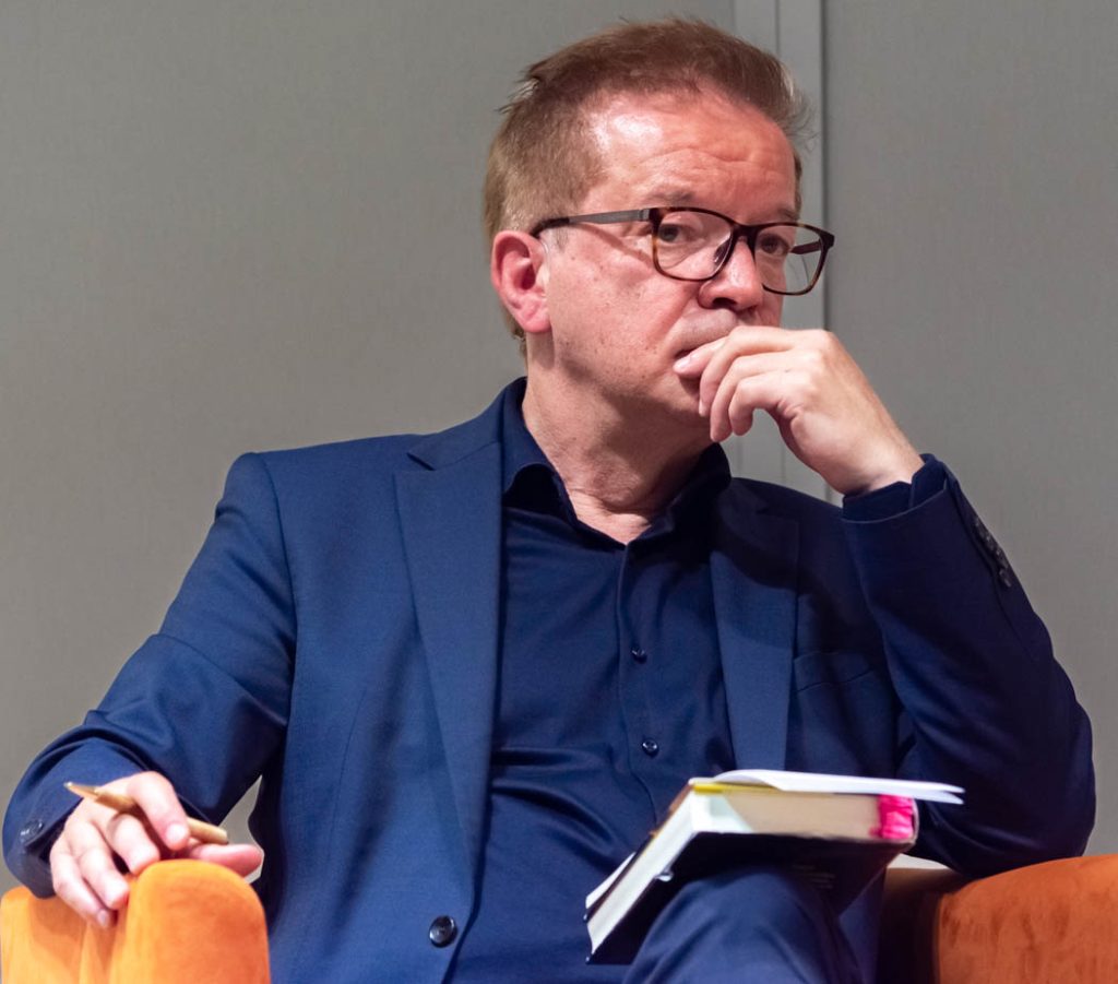 WIEN, ÖSTERREICH - 03. MAI: Ehemaliger Bundesminister für Soziales, Gesundheit, Pflege und Konsumentenschutz und Buchautor Rudolf -Rudi- Anschober bei der Erstpräsentation seines Buches -Pandemia- im Zsolnay Verlag in der Wiener Hauptbücherei am 03. Mai 2022 in Wien, Österreich.