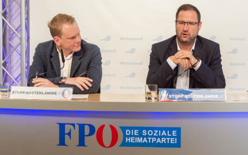 WIEN, ÖSTERREICH - 31. MAI: Landesparteiobmann, Klubobmann und Abgeordneter zum Vorarlberger Landtag Christof Bitschi während der Pressekonferenz -Neues aus dem USA-, ÖVP-Korruptions-Untersuchungsausschuss mit dem Schwerpunkt Vorarlberg im FPÖ Medienzentrum am 31. Mai in Wien, Österreich.
