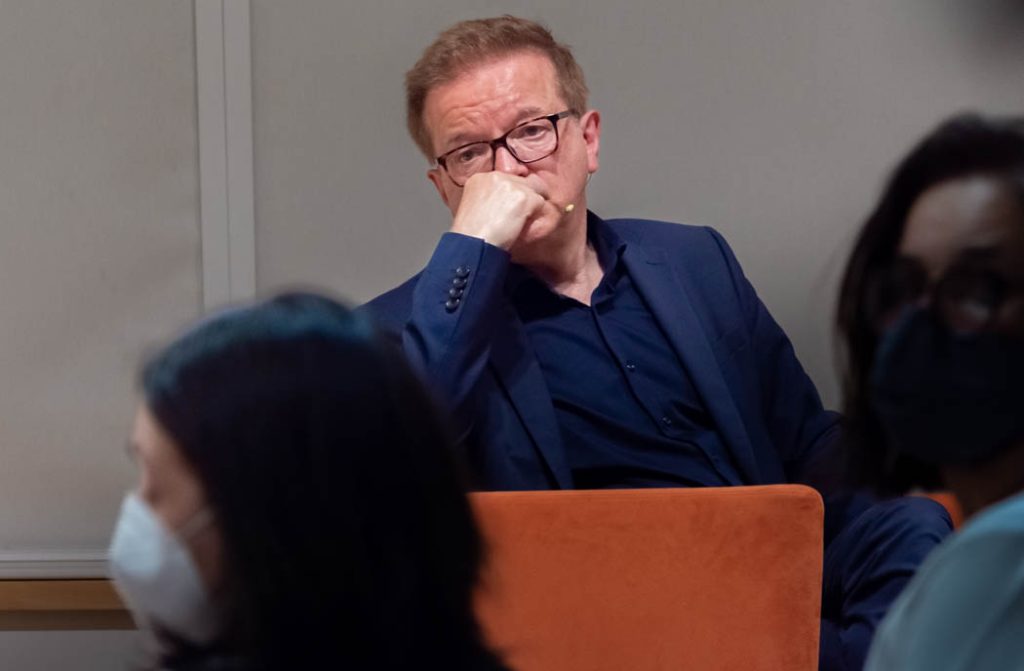 WIEN, ÖSTERREICH - 03. MAI: Ehemaliger Bundesminister für Soziales, Gesundheit, Pflege und Konsumentenschutz und Buchautor Rudolf -Rudi- Anschober bei der Erstpräsentation seines Buches -Pandemia- im Zsolnay Verlag in der Wiener Hauptbücherei am 03. Mai 2022 in Wien, Österreich.