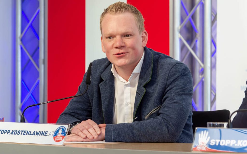 WIEN, ÖSTERREICH - 31. MAI: Landesparteiobmann, Klubobmann und Abgeordneter zum Vorarlberger Landtag Christof Bitschi während der Pressekonferenz -Neues aus dem USA-, ÖVP-Korruptions-Untersuchungsausschuss mit dem Schwerpunkt Vorarlberg im FPÖ Medienzentrum am 31. Mai in Wien, Österreich.