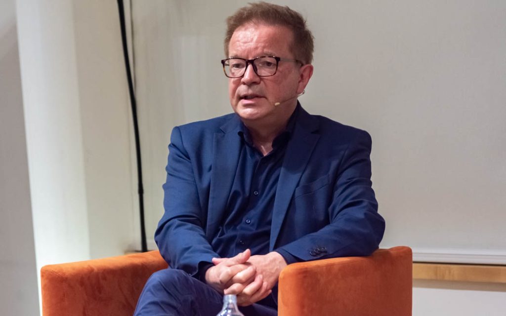 WIEN, ÖSTERREICH - 03. MAI: Ehemaliger Bundesminister für Soziales, Gesundheit, Pflege und Konsumentenschutz und Buchautor Rudolf -Rudi- Anschober bei der Erstpräsentation seines Buches -Pandemia- im Zsolnay Verlag in der Wiener Hauptbücherei am 03. Mai 2022 in Wien, Österreich.