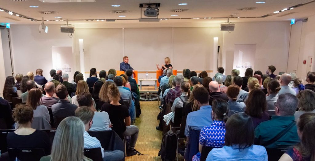 WIEN, ÖSTERREICH - 03. MAI: Ehemaliger Bundesminister für Soziales, Gesundheit, Pflege und Konsumentenschutz und Buchautor Rudolf -Rudi- Anschober bei der Erstpräsentation seines Buches -Pandemia- im Zsolnay Verlag in der Wiener Hauptbücherei am 03. Mai 2022 in Wien, Österreich.
